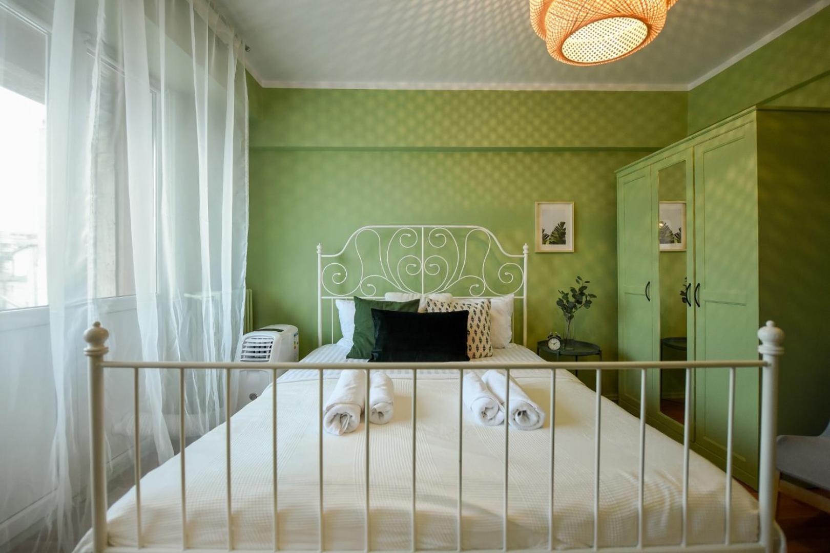 Chic Accommodation With Breathtaking Views Over Calea Victoriei - Your Central Heaven Boekarest Kamer foto